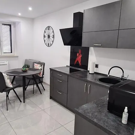 Julija 1 Apartman *